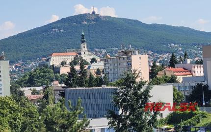 Garsónka s loggiou a klimatizáciou v centre Nitry - prenájom