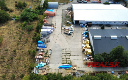 Areál so skladom, zázemím a voľnou plochou na prenájom