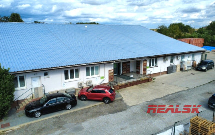 Areál so skladom, zázemím a voľnou plochou na prenájom