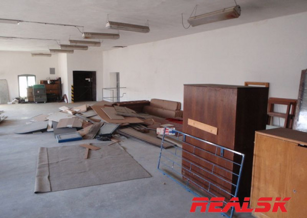 Skladové priestory prenájom Sliač