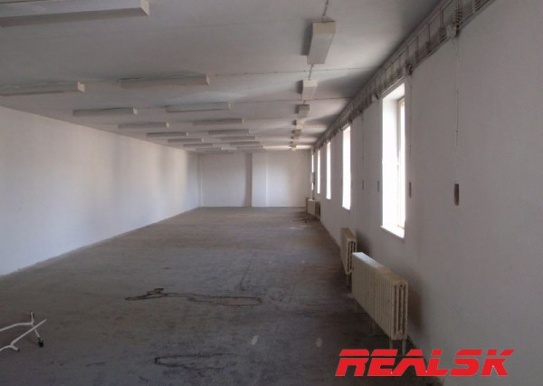 Skladové priestory prenájom Sliač