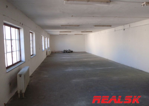 Skladové priestory prenájom Sliač