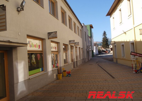 Obchodné priestory - prenájom Námestie Banská Bystrica