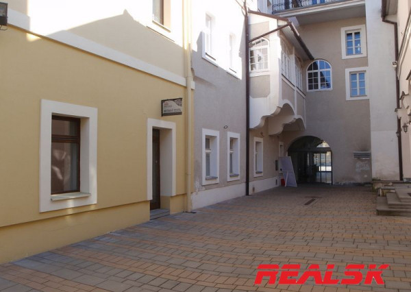 Obchodné priestory - prenájom Námestie Banská Bystrica