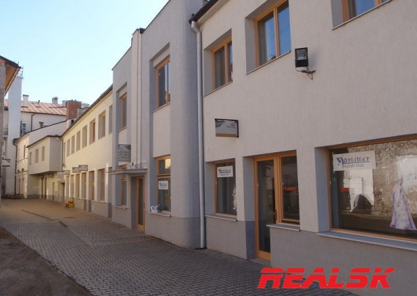 Obchodné priestory - prenájom Námestie Banská Bystrica