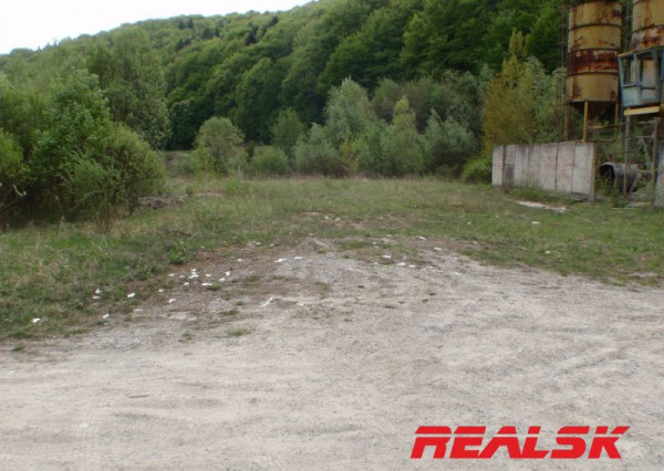 Pozemok 8975m2 vedľa dialnice Šášovské Podhradie
