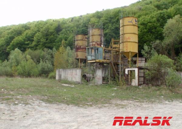 Pozemok 8975m2 vedľa dialnice Šášovské Podhradie