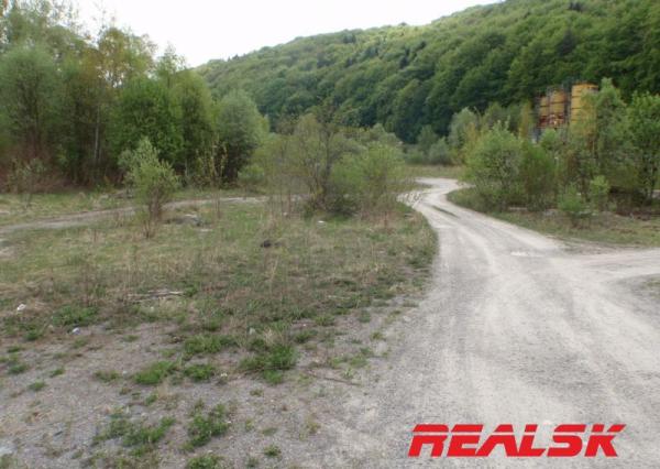 Pozemok 8975m2 vedľa dialnice Šášovské Podhradie