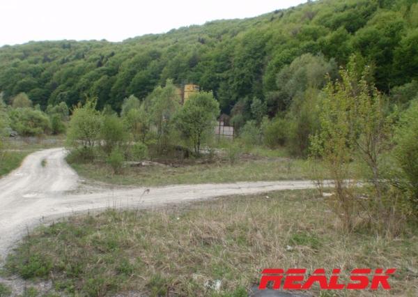 Pozemok 8975m2 vedľa dialnice Šášovské Podhradie