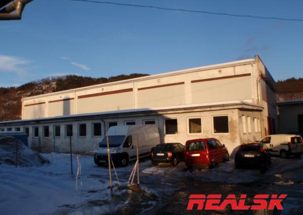 Hala 847 m2 na Zvolenskej ceste