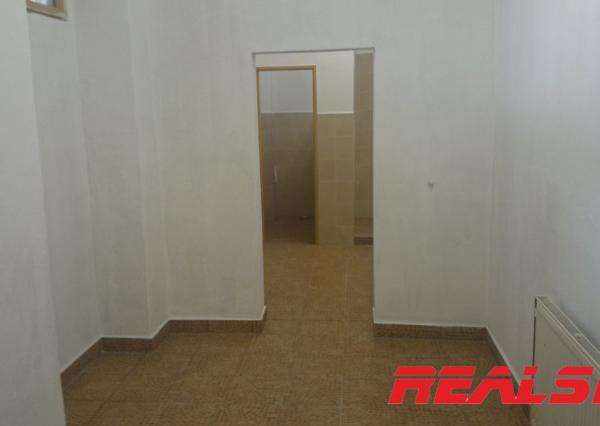 Hala 847 m2 na Zvolenskej ceste