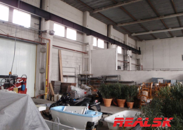 Hala  s kanceláriami na predaj vhodná pre výrobu a skladovanie