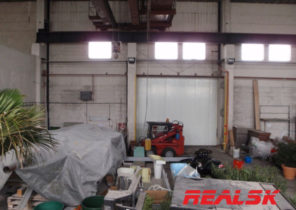 Hala  s kanceláriami na predaj vhodná pre výrobu a skladovanie