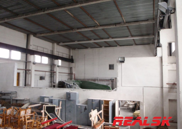 Hala  s kanceláriami na predaj vhodná pre výrobu a skladovanie