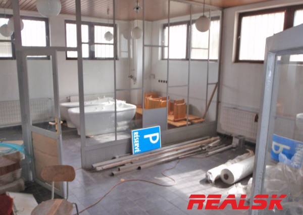 Hala  s kanceláriami na predaj vhodná pre výrobu a skladovanie