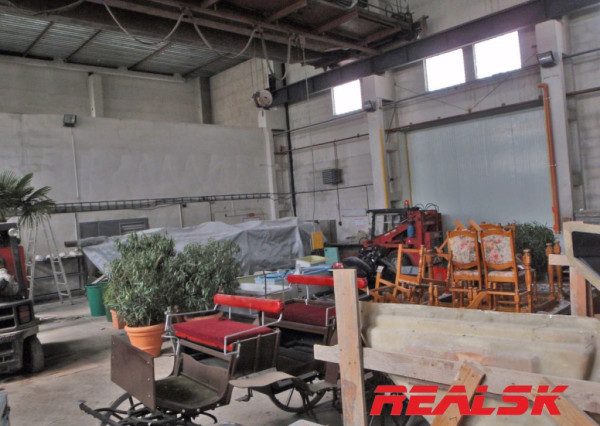 Hala  s kanceláriami na predaj vhodná pre výrobu a skladovanie