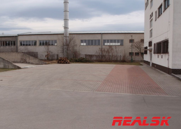 Hala  s kanceláriami na predaj vhodná pre výrobu a skladovanie