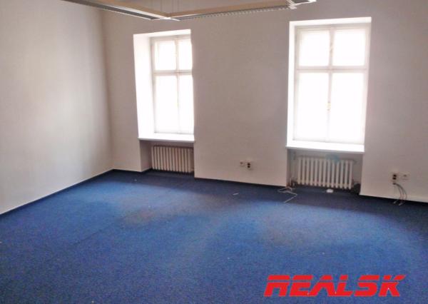 Kancelárie 21m2 v centre mesta Banská Bystrica