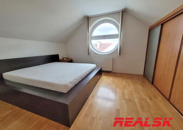 4-izbový zariadený mezonet v Nitre na prenájom