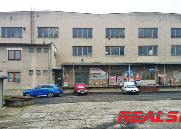 Priemyselný areál 11080m2 na predaj