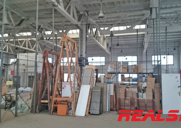 Priemyselný areál 11080m2 na predaj