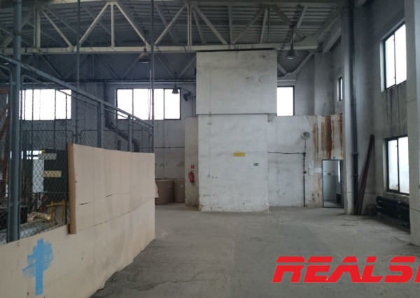Priemyselný areál 11080m2 na predaj