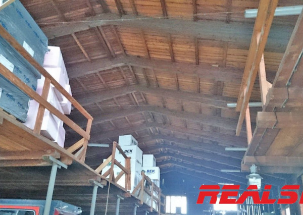 Priemyselný areál 11080m2 na predaj