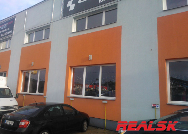 Priestory 1000m2 na výrobu alebo obchod