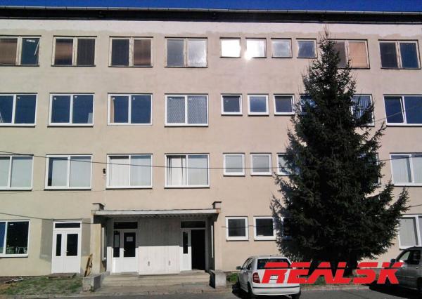 Na predaj skladové priestory 5088m2 + admin. budova