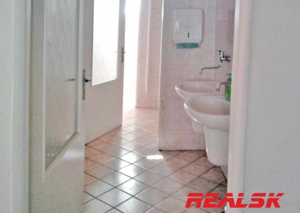 Na predaj skladové priestory 5088m2 + admin. budova