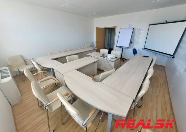 Kancelárie v centre Nitry na prenájom (možnosť prispôsobiť plochu)