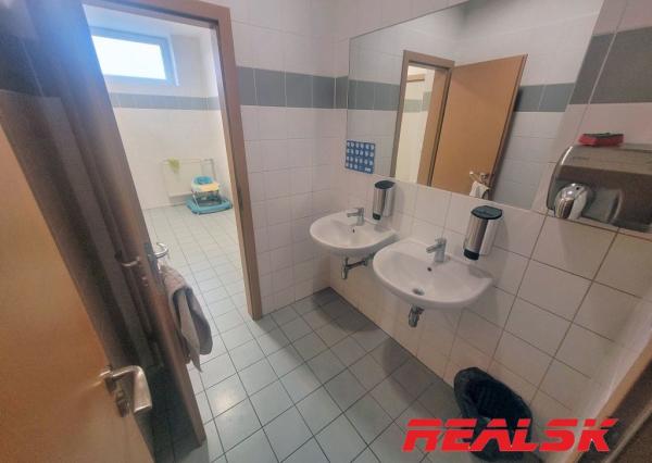 Kancelárie v centre Nitry na prenájom (možnosť prispôsobiť plochu)