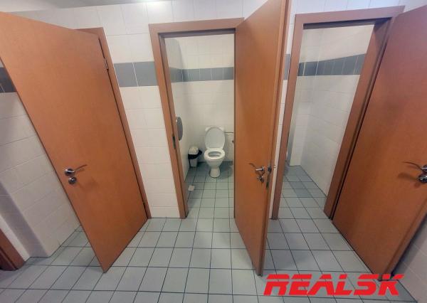 Kancelárie v centre Nitry na prenájom (možnosť prispôsobiť plochu)