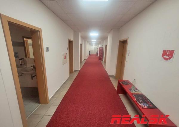 Kancelárie v centre Nitry na prenájom (možnosť prispôsobiť plochu)