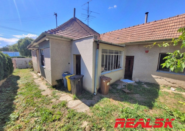 Dva rodinné domy s veľkým pozemkom v Lehote na predaj