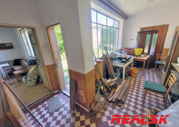 Dva rodinné domy s veľkým pozemkom v Lehote na predaj