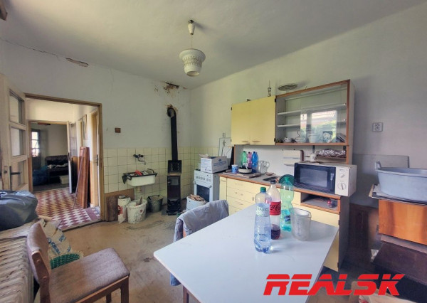 Dva rodinné domy s veľkým pozemkom v Lehote na predaj