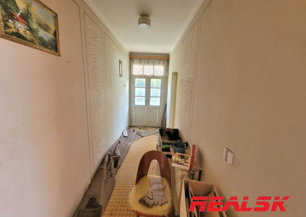 Dva rodinné domy s veľkým pozemkom v Lehote na predaj