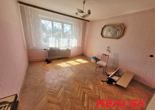 Dva rodinné domy s veľkým pozemkom v Lehote na predaj