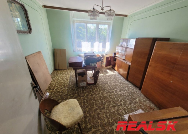 Dva rodinné domy s veľkým pozemkom v Lehote na predaj