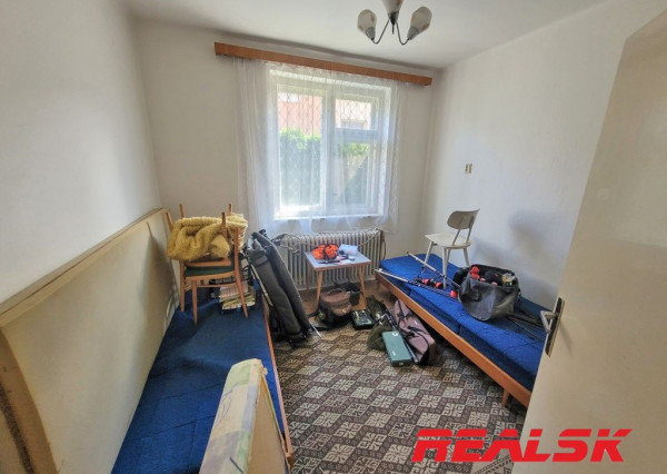 Dva rodinné domy s veľkým pozemkom v Lehote na predaj