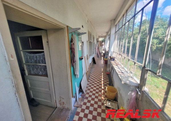 Dva rodinné domy s veľkým pozemkom v Lehote na predaj