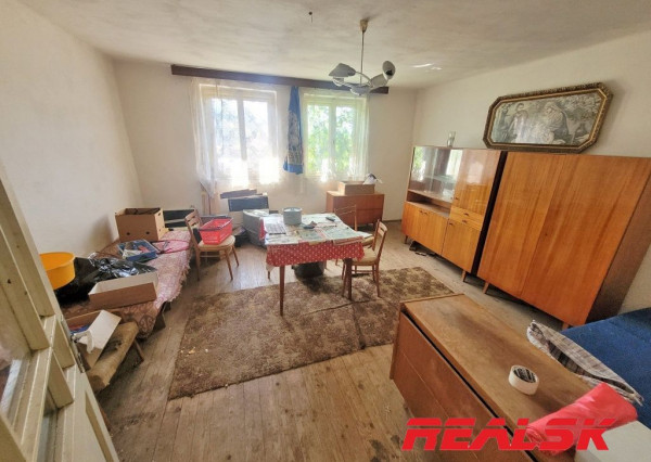 Dva rodinné domy s veľkým pozemkom v Lehote na predaj