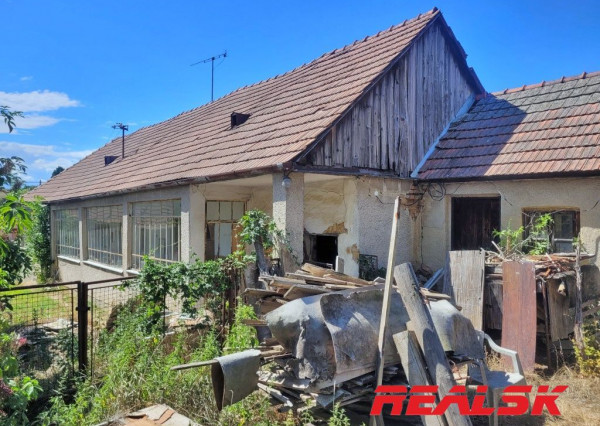 Dva rodinné domy s veľkým pozemkom v Lehote na predaj