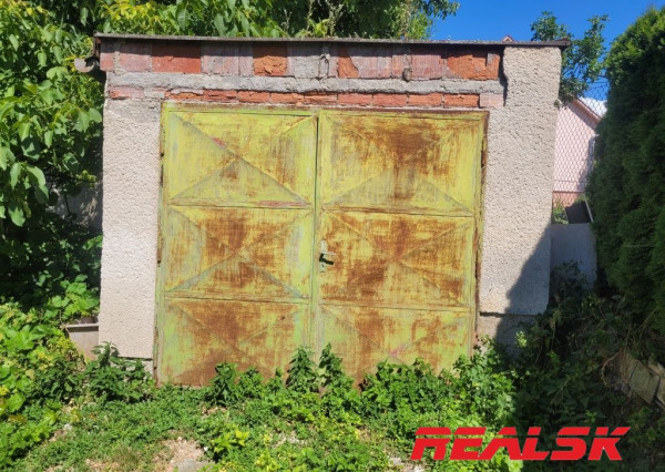 Dva rodinné domy s veľkým pozemkom v Lehote na predaj