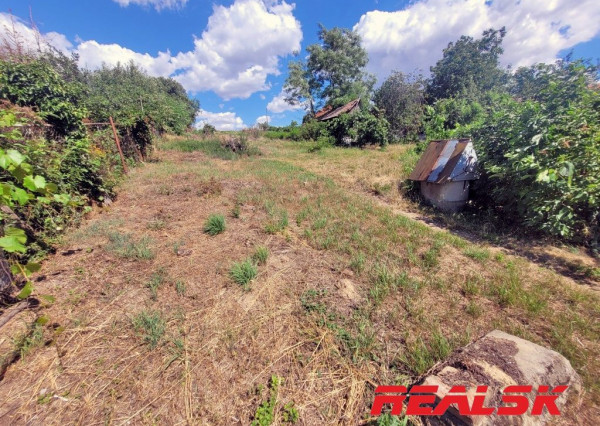 Dva rodinné domy s veľkým pozemkom v Lehote na predaj