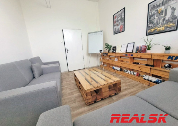 Kancelárie s parkovaním a skladom v Nitre na prenájom