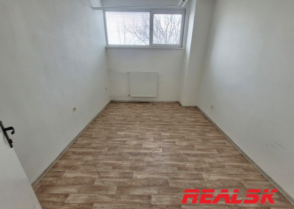 Kancelárie s parkovaním a skladom v Nitre na prenájom