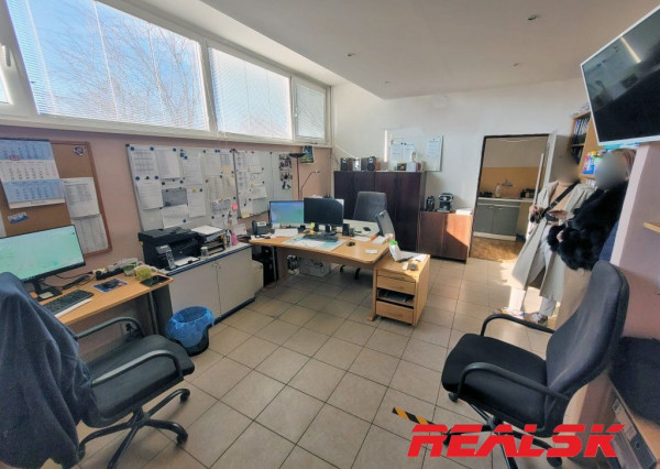 Kancelárie s parkovaním a skladom v Nitre na prenájom