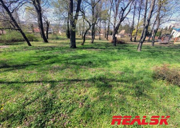 Pozemok pre bytovú výstavbu v Nitre na Zobore na predaj